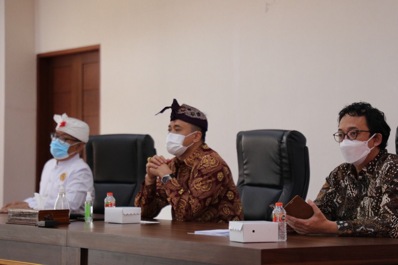 podiumnews.com-Dirjen Bimas Hindu Kemenag RI Buka Dialog dengan MDA Bali